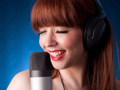 Cantar con los ojos cerrados: ¿es buena idea? - Blog