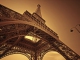 Playback MP3 Sous le ciel de Paris - Karaoké MP3 Instrumental rendu célèbre par Yves Montand