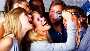 How to organize a karaoke party