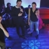 Mensen die een karaokesong zingen bij KaraFun Bar in een privéruimte