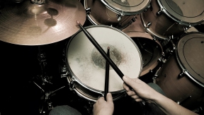 8 backing tracks that are perfect for beginning drummers