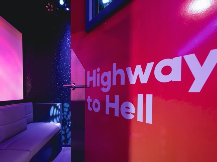 Room Highway to Hell