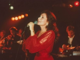 Medley (live) - Loretta Lynn - Instrumental MP3 Karaoke Download