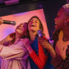 Quelles chansons chanter pour un karaoké entre copines ? Notre top 5 des chansons incontournables