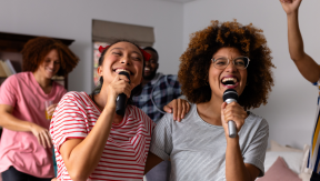 Stay Chill & Sing On: Your Guide to Summer Karaoke with KaraFun