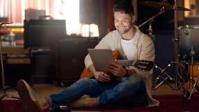 Why Backing Tracks Are the Secret Weapon for Beginner Guitarists