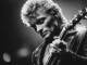 Playback MP3 La guitare fait mal - Karaoke MP3 strumentale resa famosa da Johnny Hallyday