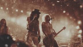 Play Along with 11 Mötley Crüe Classics: A Jamzone Guide for Guitarists, Bassists and Drummers