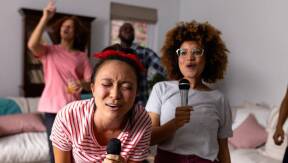 Les meilleures chansons de karaoké à chanter chez soi en ce moment